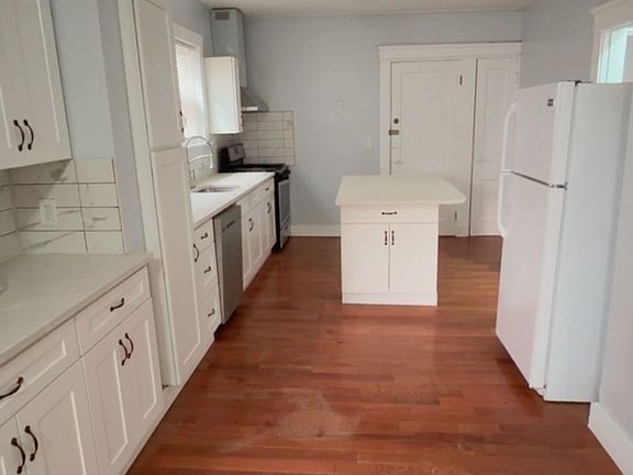 4th image of 380 Norton St #1
