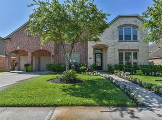 13806 Lakewater Dr, Pearland, TX 77584
