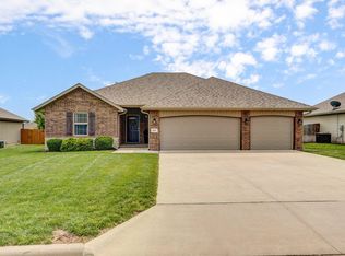 1662 N Pinnacle Ave, Nixa, MO 65714