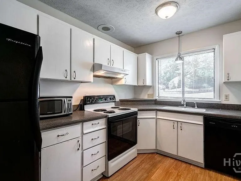 108 Fernbanks Ct — Photo 10