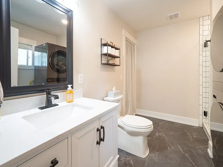 Full Bath / Laundry Room - Main Level