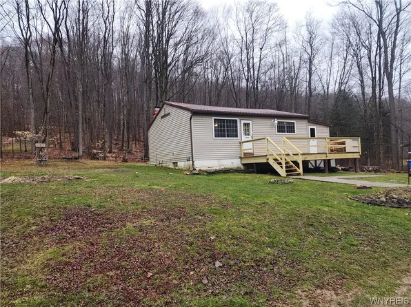 6533 Hunters Creek Rd, South Wales, NY 14139