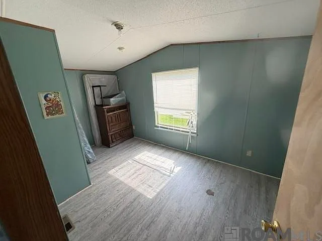 2 bed, 1.0 bath, 832 sqft, $1,300 — Photo 4