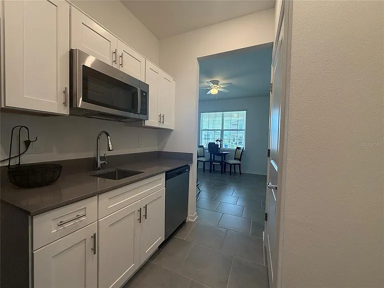 652 Grove St — Photo 32