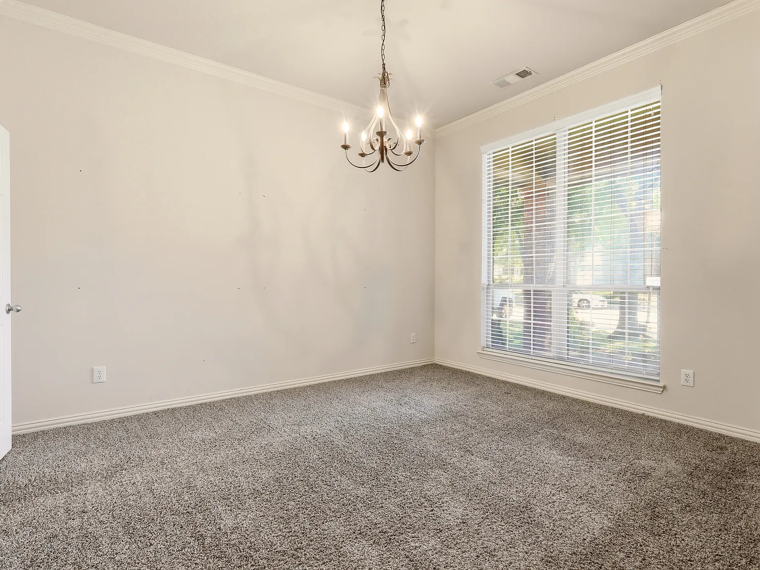 4 bed, 2623 sqft, $2,500 — Photo 3