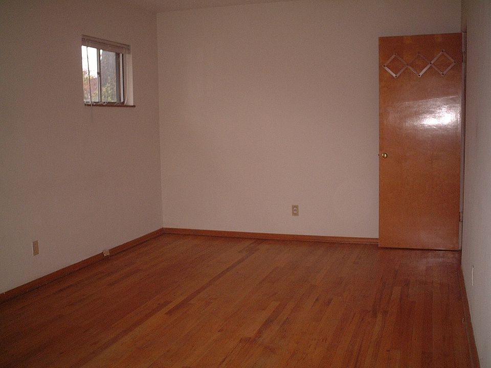 living room.. pic from front door