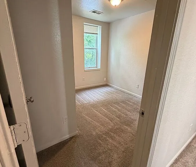 301 E Kansas St — Photo 48