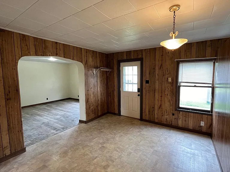 310 W Arnold St — Photo 3