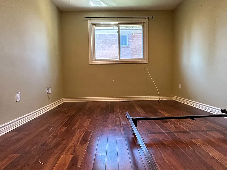 23 Pineway Blvd #MAIN FLOOR — Photo 12