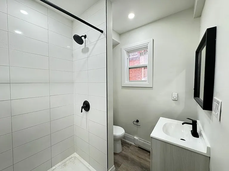 656 Main St E #5 — Photo 11