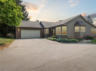 7790 W Saint Andrews Cir, Portage, MI 49024