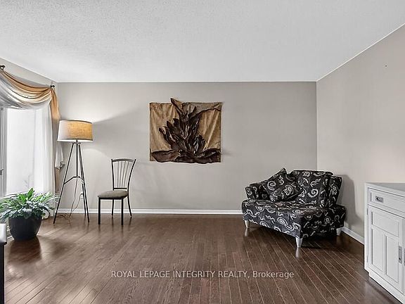 4th image of 76 Saddlehorn Cres