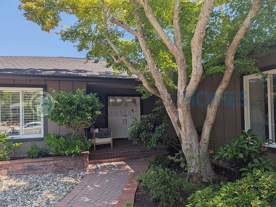 1st image of 136 Peacock Dr