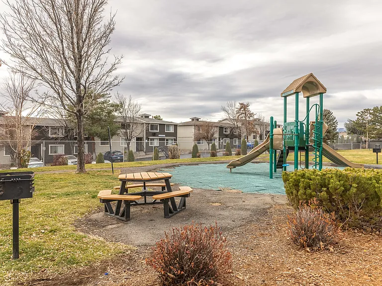 Reno Vista Apartments — Photo 9