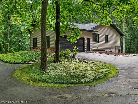 5th image of 1625 Perry Lake Rd
