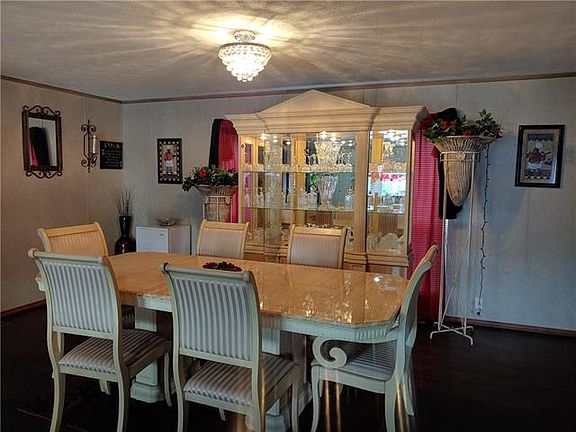 3rd image of 12639 Claremont Cir