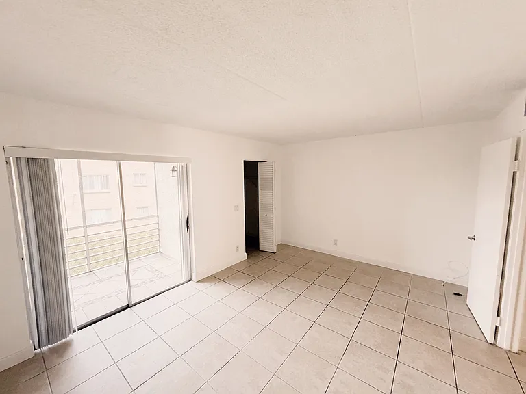 600 Village Green Ct #203 — Photo 4