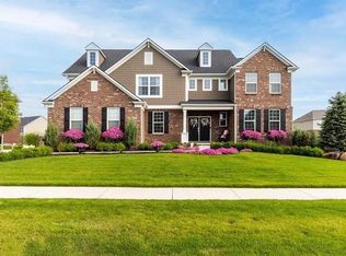1127 Longspur Blvd, Lake Orion, MI 48360