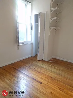 Rented by Wave Real Estate Group | media 9