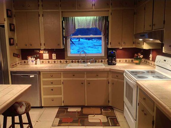3rd image of 18318 Southwood Dr