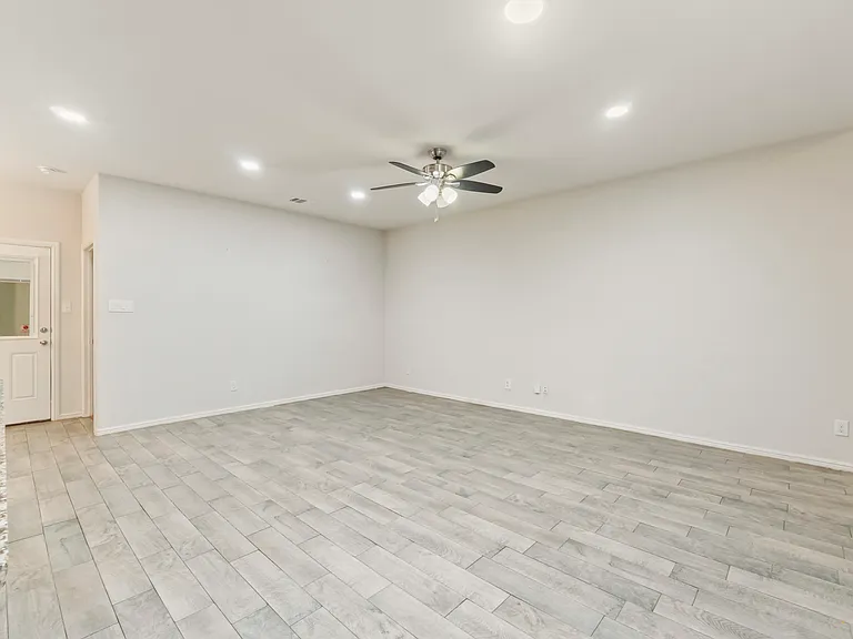 9717 Snowbell Ln — Photo 5