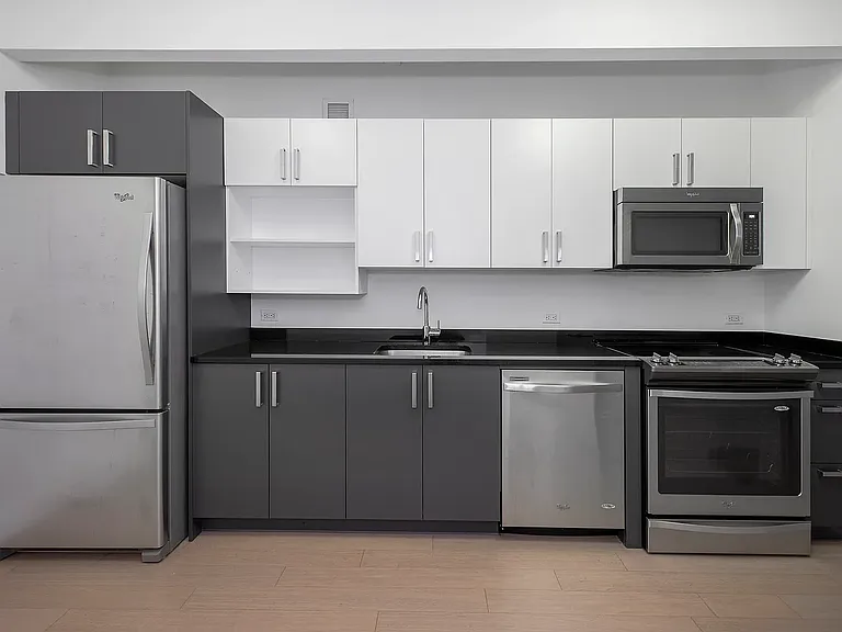 70 Pine St #810 — Photo 1