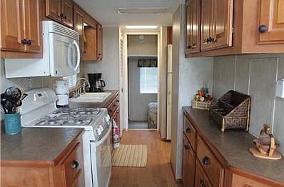 3rd image of 164 Fossil Cove Ln