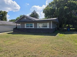 207 S 8th St, Okemah, OK 74859