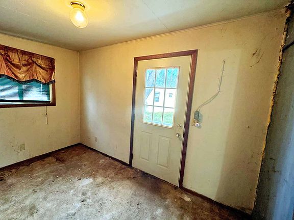 5th image of 3 Lowell Cir