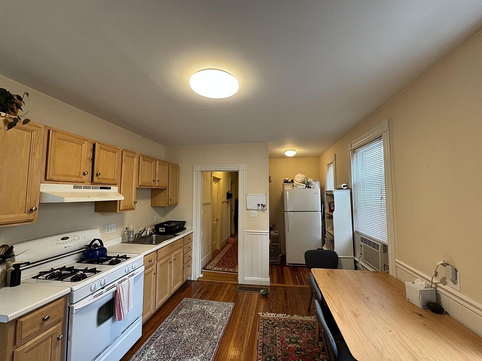 1st image of 35 Belmont St #3