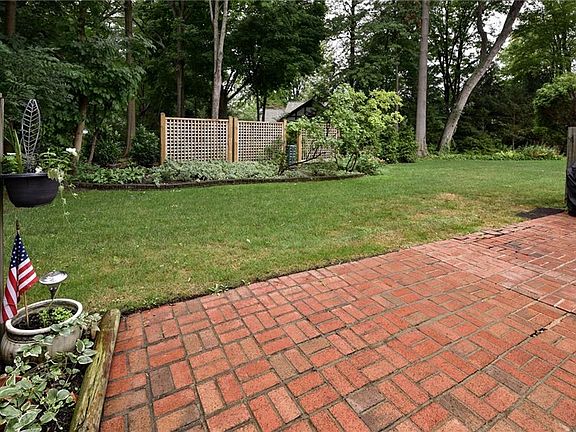 4th image of 1760 Walnut Ln