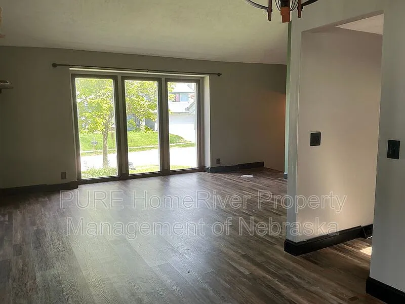 3 bed, 2.5 bath, 1947 sqft, $2,200 — Photo 3
