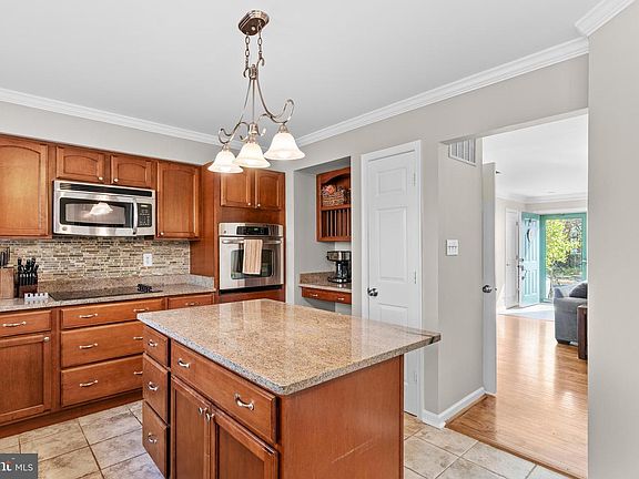 4th image of 6760 Jenny Leigh Ct