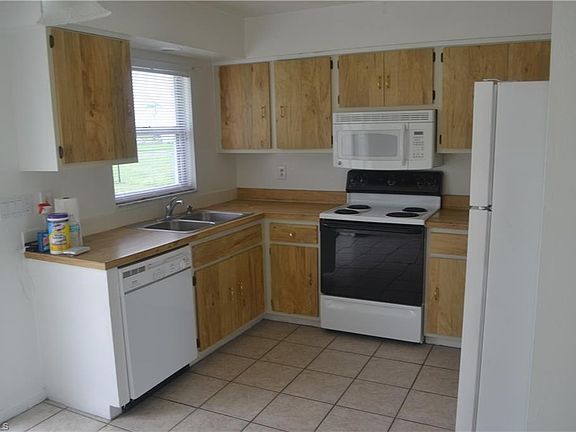 5th image of 813/815 NE 7th Pl