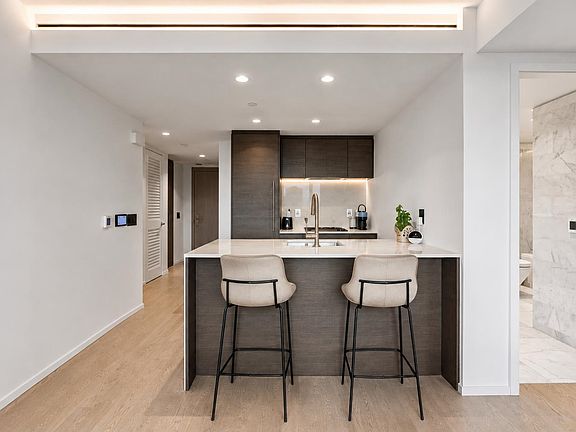 5th image of 1408 Robson St #1301