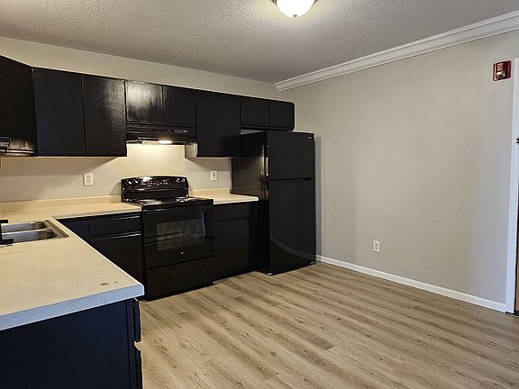 4th image of 1557 Girard Ave #9