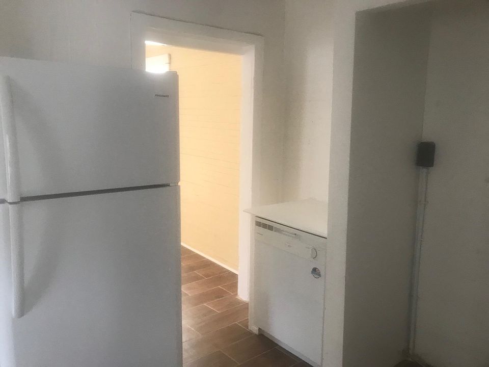 2nd image of 403 S A St
