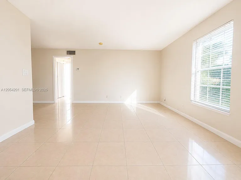 4951 Wedgewood Way #4 — Photo 3