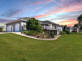 906 Bedford Dr, Janesville, WI 53546