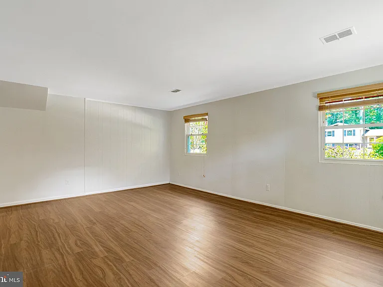8236 Governors Ct — Photo 32