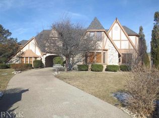 8 Stoney Ct, Bloomington, IL