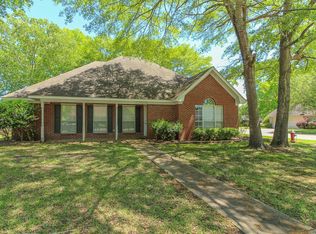 10 Charleston Cir, Columbus, MS 39702