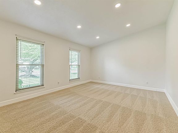 3rd image of 2718 Quail Run Dr