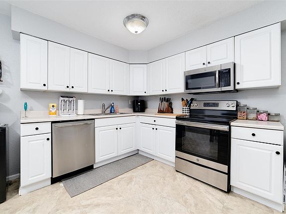 3rd image of 7102 Willow Ln