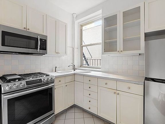 4th image of 11 Schermerhorn St APT 3E