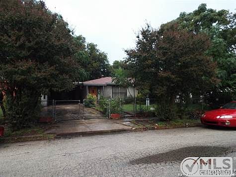1st image of 1715 Bronte St