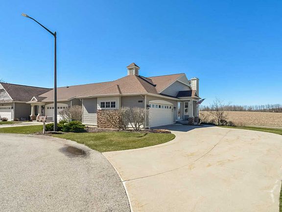 3rd image of 1324 Saint Andrews Dr #83