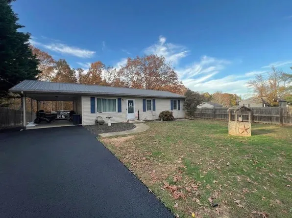 3656 Shula Dr, Hurt, VA 24563