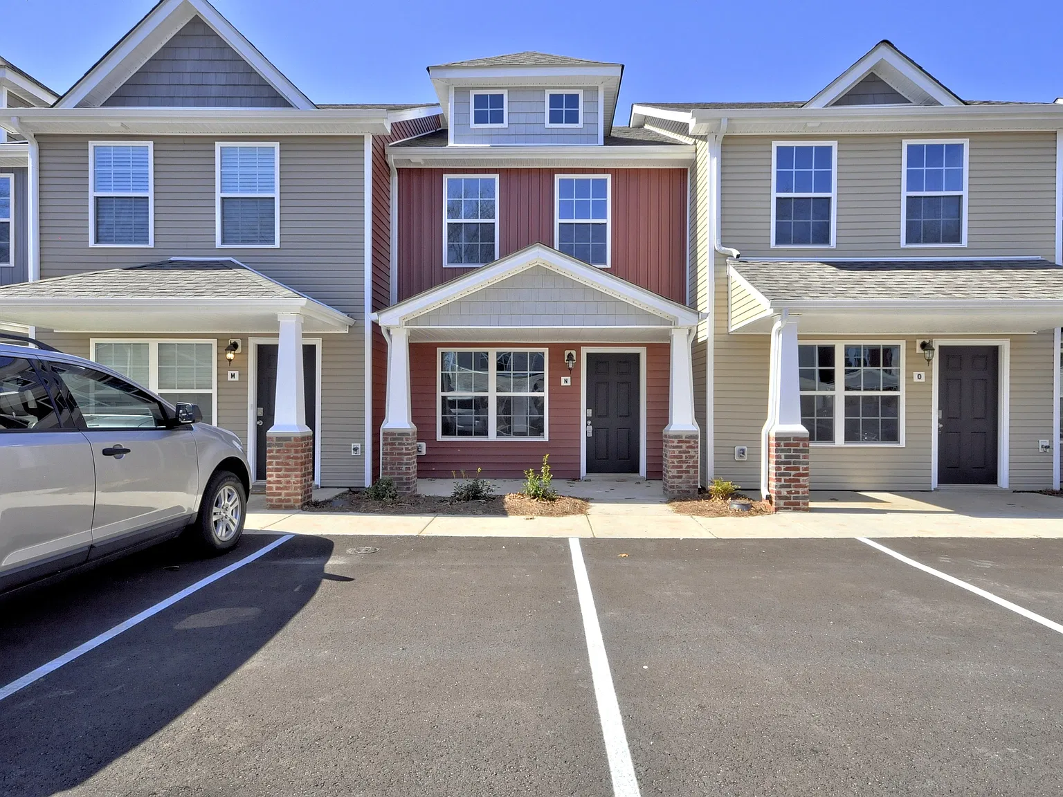 2 bed, 2.5 bath, 1233 sqft, $1,350 — Photo 2