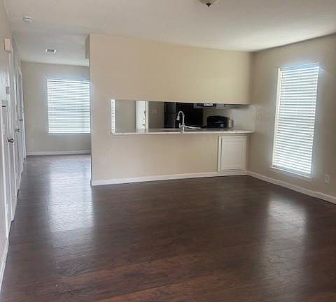 2nd image of 908 S Guadalupe St APT B